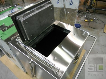 Lead lined waste container Lead lined waste container